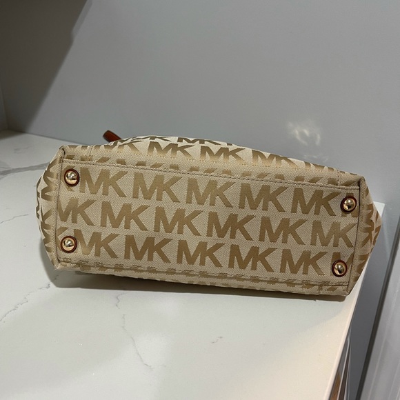 Michael Kors tote - Picture 5 of 13